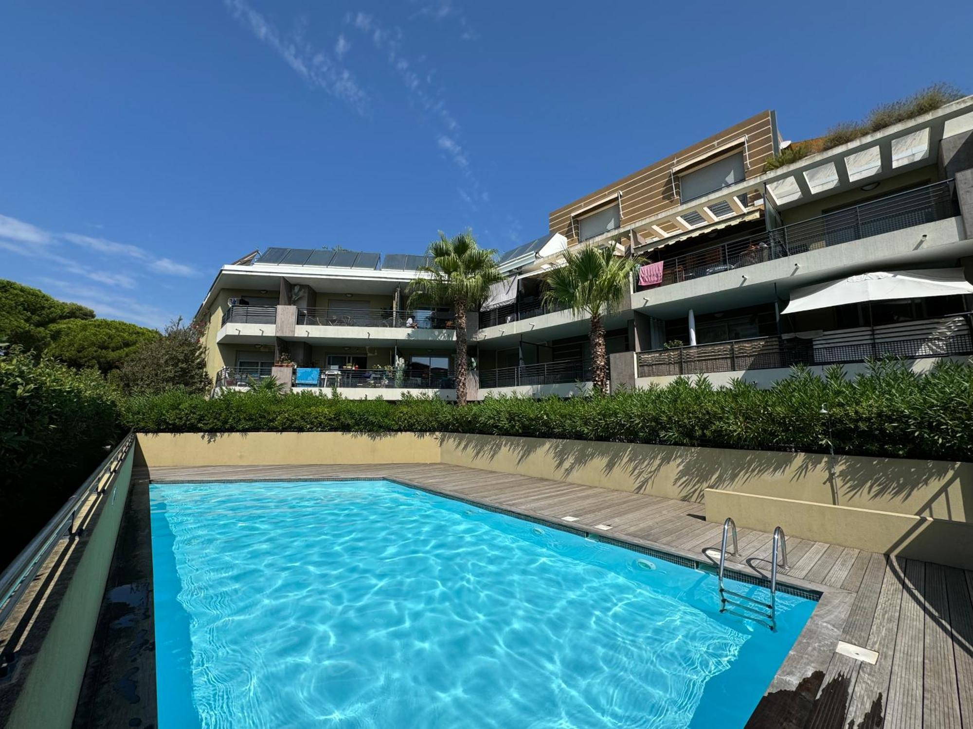 L'Appart Ideal Famille, Terrasse, Piscine, Plage Villeneuve-Loubet Exterior photo